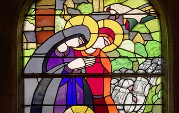Découvrez librement les beautés art déco d'une église qui fête cette année son centenaire, et son fameux vitrail de René Crevel